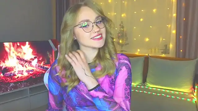 Snapshot of Aurora_Golden1 chatting on 01.25.25 Aurora Golden1 online show from 01.25.25