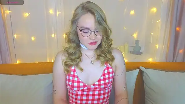 Snapshot of Aurora_Golden1 chatting on 03.03.25 Aurora Golden1 online show from 03.03.25