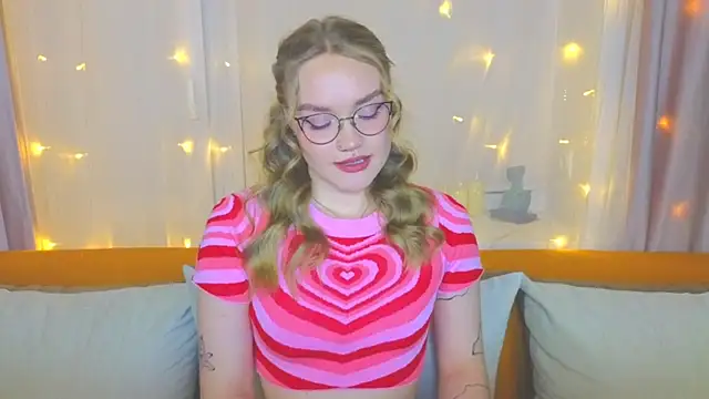 Snapshot of Aurora_Golden1 chatting on 03.18.25 Aurora Golden1 online show from 03.18.25