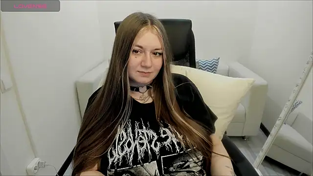 Snapshot of AlisaBacker chatting on 12.11.24 AlisaBacker online show from 12.11.24