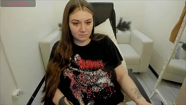 Snapshot of AlisaBacker chatting on 12.27.24 AlisaBacker online show from 12.27.24