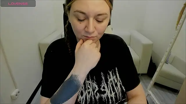 Snapshot of AlisaBacker chatting on 01.09.25 AlisaBacker online show from 01.09.25