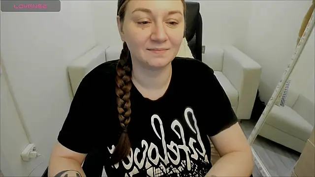 Snapshot of AlisaBacker chatting on 01.11.25 AlisaBacker online show from 01.11.25