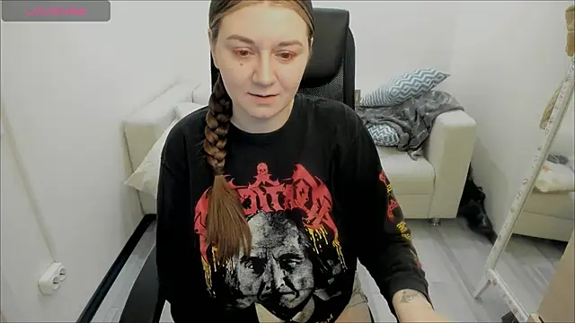 Snapshot of AlisaBacker chatting on 01.11.25 AlisaBacker online show from 01.11.25