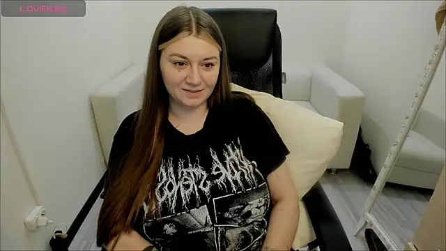 Snapshot of AlisaBacker chatting on 01.16.25 AlisaBacker online show from 01.16.25