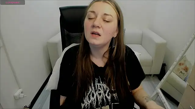 Snapshot of AlisaBacker chatting on 01.29.25 AlisaBacker online show from 01.29.25