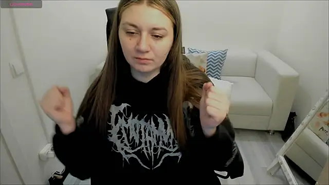 Snapshot of AlisaBacker chatting on 01.29.25 AlisaBacker online show from 01.29.25