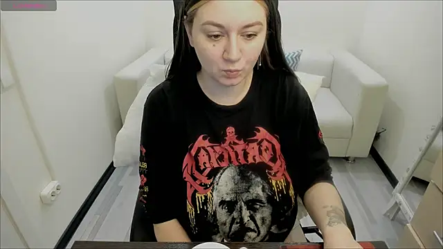 Snapshot of AlisaBacker chatting on 02.11.25 AlisaBacker online show from 02.11.25