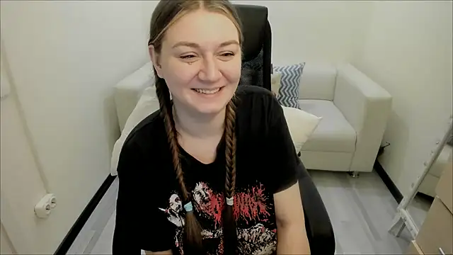 Snapshot of AlisaBacker chatting on 02.11.25 AlisaBacker online show from 02.11.25