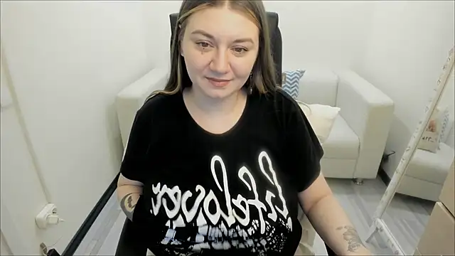 Snapshot of AlisaBacker chatting on 03.01.25 AlisaBacker online show from 03.01.25