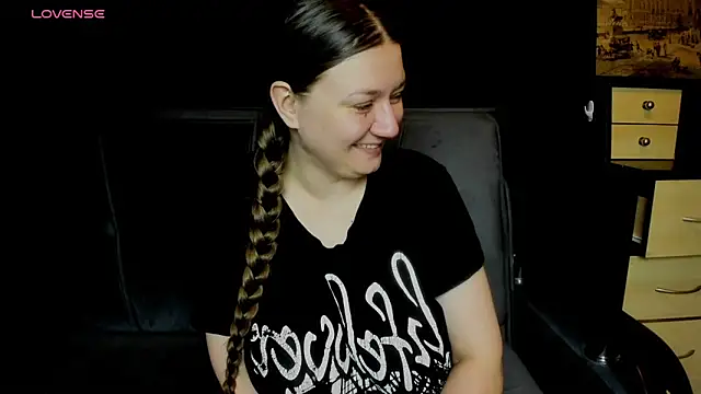 Snapshot of AlisaBacker chatting on 05.27.26 AlisaBacker online show from 05.27.26