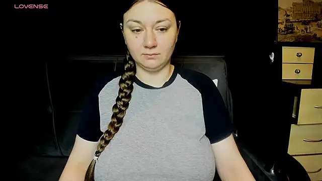 Snapshot of AlisaBacker chatting on 06.17.26 AlisaBacker online show from 06.17.26