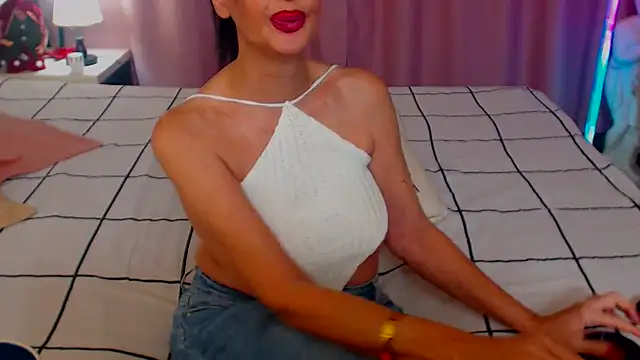 Snapshot of shannon4u chatting on 01.09.25 shannon4u online show from 01.09.25