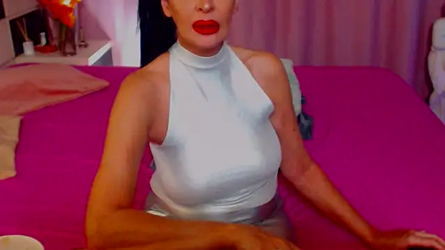 Snapshot of shannon4u chatting on 02.01.25 shannon4u online show from 02.01.25