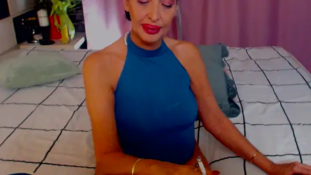 Snapshot of shannon4u chatting on 03.10.25 shannon4u online show from 03.10.25