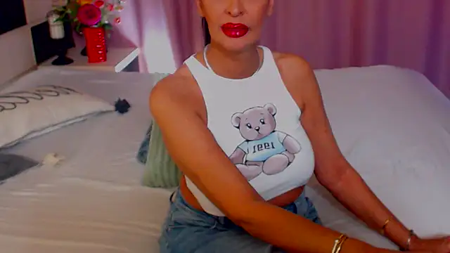 Snapshot of shannon4u chatting on 03.15.25 shannon4u online show from 03.15.25