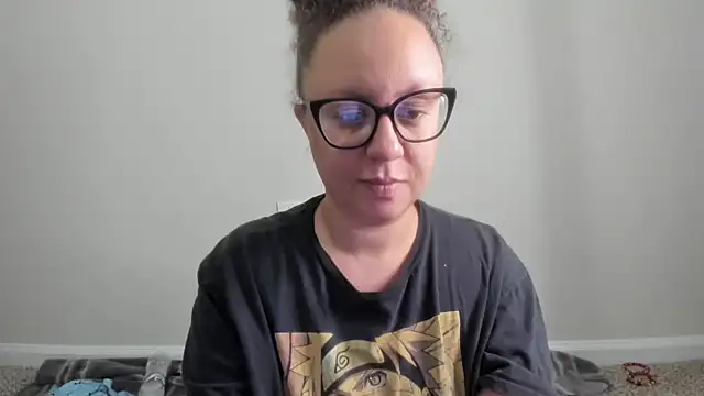 Snapshot of Paisleehaze chatting on 10.10.25 Paisleehaze online show from 10.10.25