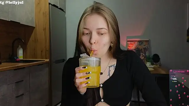 Snapshot of doll_lol_ chatting on 03.03.25 doll lol online show from 03.03.25