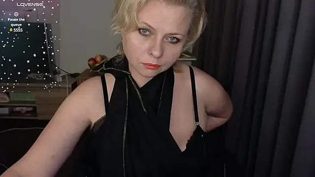 Snapshot of Gray_swann chatting on 02.03.25 Gray swann online show from 02.03.25