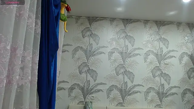 Snapshot of CamDiva113 chatting on 12.05.25 CamDiva113 online show from 12.05.25