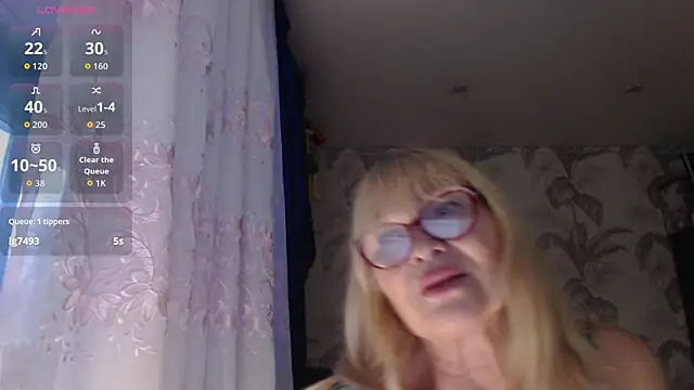 Snapshot of CamDiva113 chatting on 12.14.25 CamDiva113 online show from 12.14.25