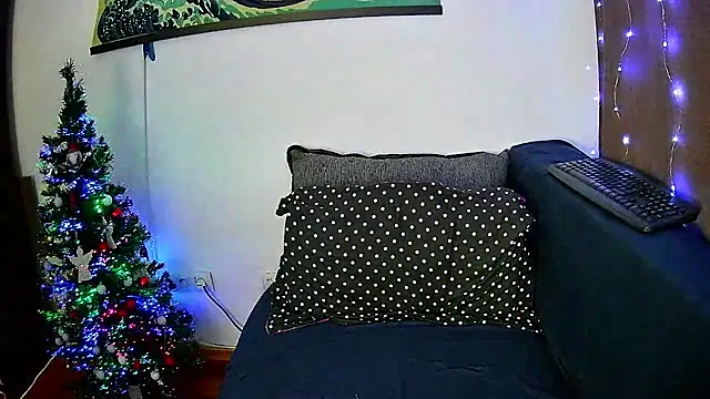 EmmaKrosss online show from 12.14.24