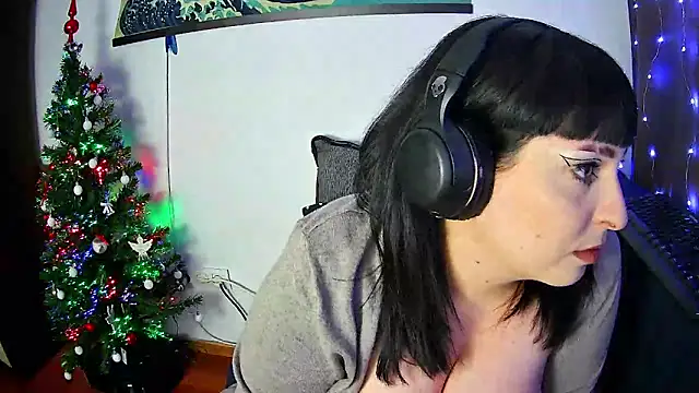 EmmaKrosss online show from 12.17.24