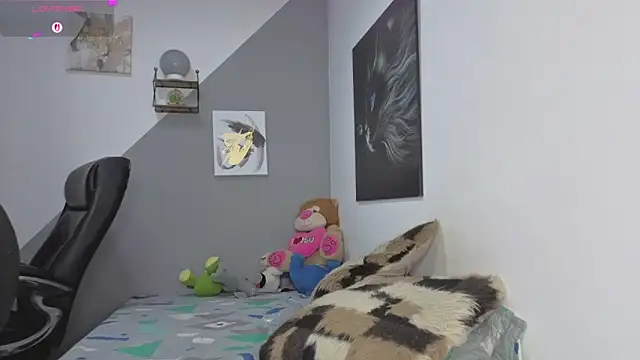 Snapshot of charlotte_002 chatting on 10.31.25 charlotte 002 online show from 10.31.25