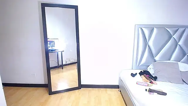 Snapshot of exotic_karmella chatting on 12.24.24 exotic karmella online show from 12.24.24