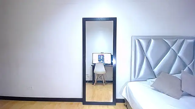 Snapshot of exotic_karmella chatting on 01.17.25 exotic karmella online show from 01.17.25