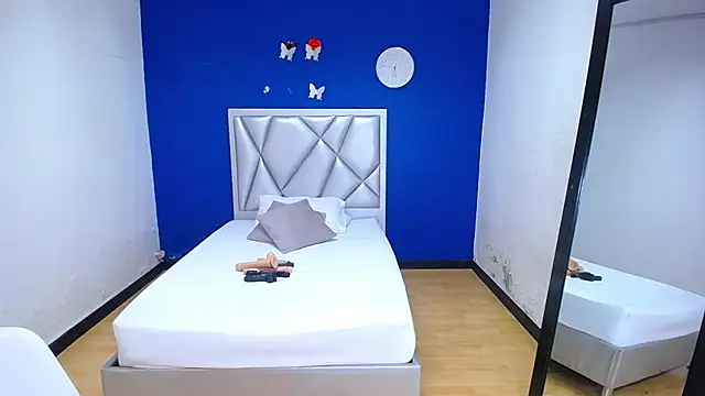 Snapshot of exotic_karmella chatting on 01.22.25 exotic karmella online show from 01.22.25