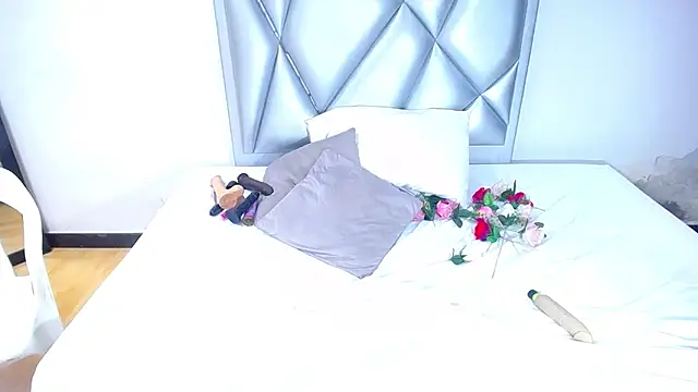 Snapshot of exotic_karmella chatting on 02.14.25 exotic karmella online show from 02.14.25