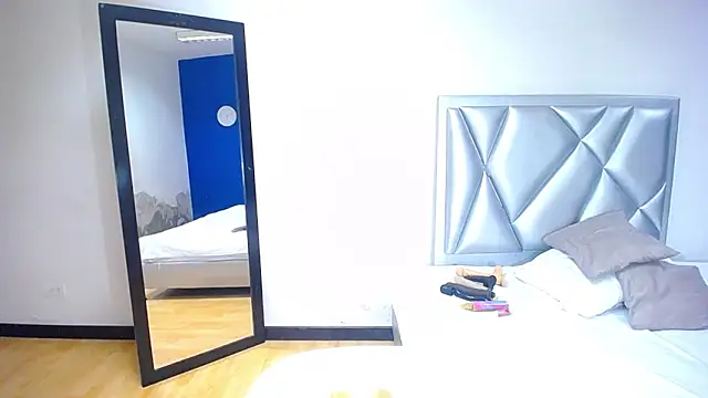 Snapshot of exotic_karmella chatting on 02.15.25 exotic karmella online show from 02.15.25