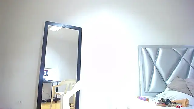 Snapshot of exotic_karmella chatting on 02.19.25 exotic karmella online show from 02.19.25