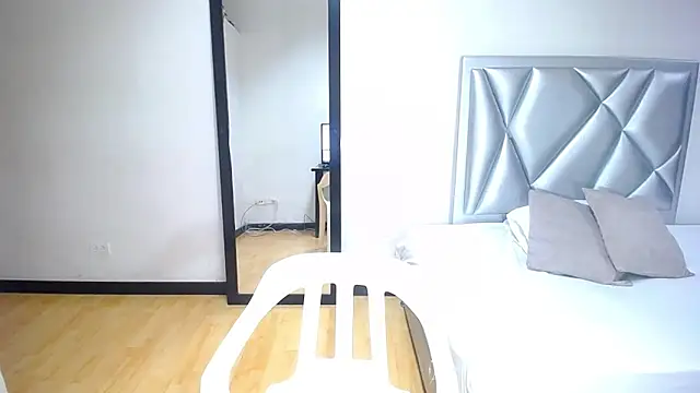 Snapshot of exotic_karmella chatting on 02.21.25 exotic karmella online show from 02.21.25