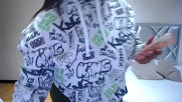 Snapshot of exotic_karmella chatting on 02.25.25 exotic karmella online show from 02.25.25