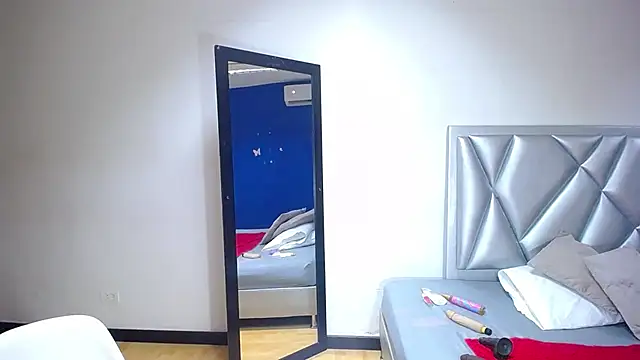 Snapshot of exotic_karmella chatting on 03.06.25 exotic karmella online show from 03.06.25