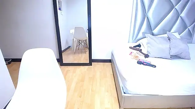 Snapshot of exotic_karmella chatting on 03.20.25 exotic karmella online show from 03.20.25