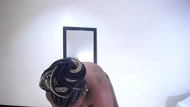 Snapshot of exotic_karmella chatting on 09.24.25 exotic karmella online show from 09.24.25