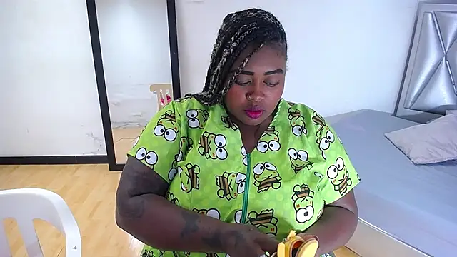 Snapshot of exotic_karmella chatting on 10.06.25 exotic karmella online show from 10.06.25