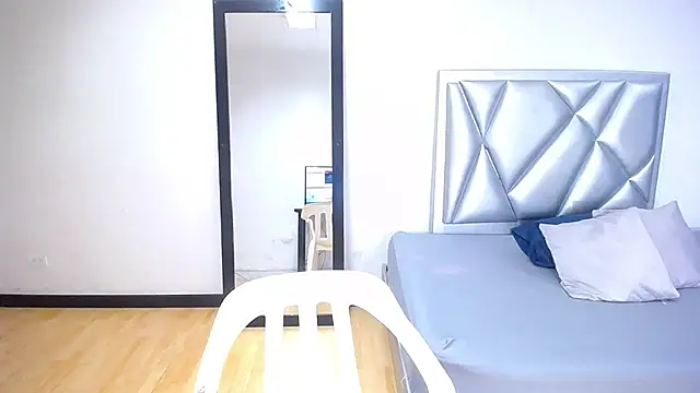 Snapshot of exotic_karmella chatting on 10.14.25 exotic karmella online show from 10.14.25