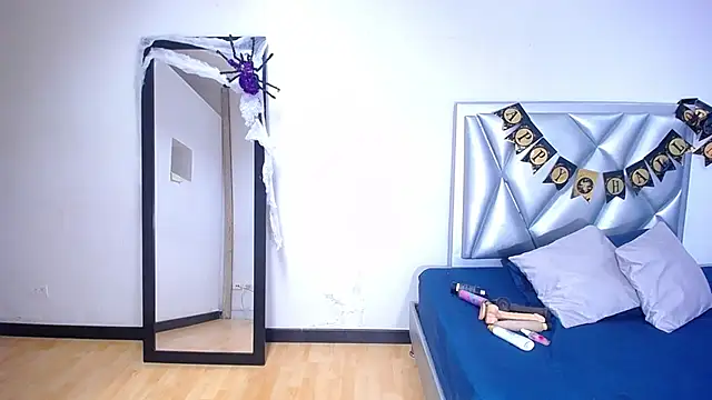 Snapshot of exotic_karmella chatting on 10.22.25 exotic karmella online show from 10.22.25