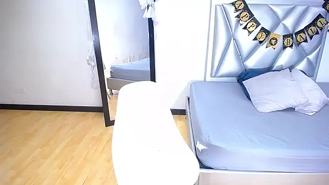 Snapshot of exotic_karmella chatting on 10.22.25 exotic karmella online show from 10.22.25