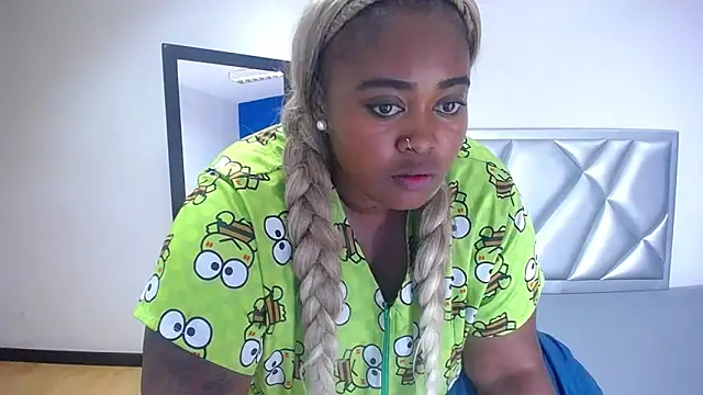 Snapshot of exotic_karmella chatting on 11.07.25 exotic karmella online show from 11.07.25