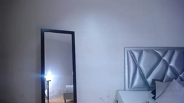 Snapshot of exotic_karmella chatting on 11.22.25 exotic karmella online show from 11.22.25