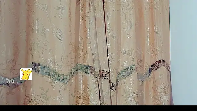 Snapshot of honey_skin chatting on 12.22.24 honey skin online show from 12.22.24