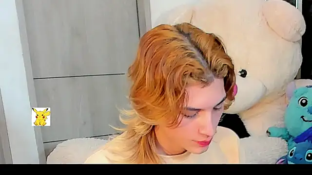 Snapshot of honey_skin chatting on 12.24.24 honey skin online show from 12.24.24