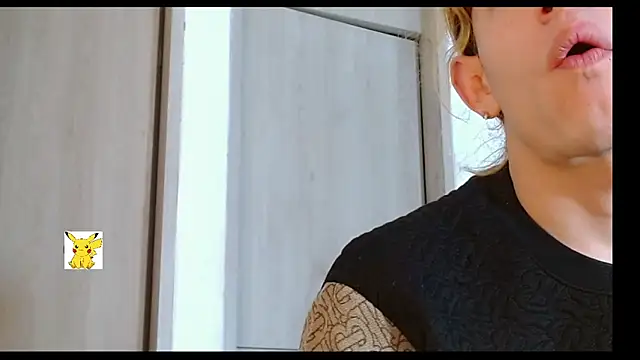 Snapshot of honey_skin chatting on 03.22.25 honey skin online show from 03.22.25