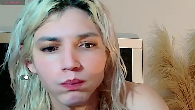Snapshot of honey_skin chatting on 07.17.26 honey skin online show from 07.17.26