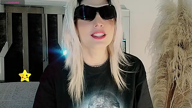 Snapshot of honey_skin chatting on 07.26.26 honey skin online show from 07.26.26